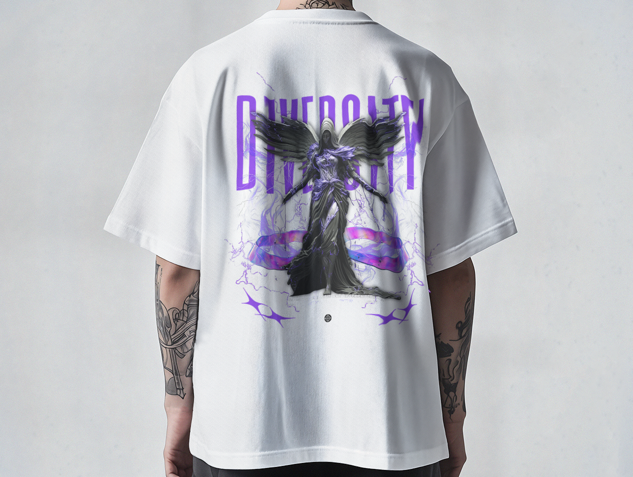 Camiseta Hidden Badge