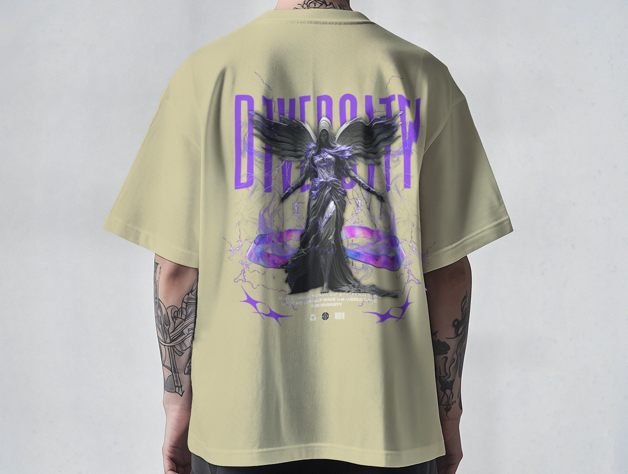 Camiseta Hidden Badge